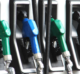 Повече обороти в бензиностанциите, отколкото в магазините за храни