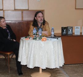 „Свободен, свободен, свободен”, така описа себе си писателят и режисьор Нидал Алгафари при гостуването си в Панагюрище