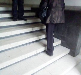 Девет стълби – истинска преграда