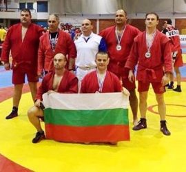Панагюрски самбисти ветерани показаха класа на световния тепих