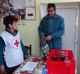 2 500 безплатни обяда бяха раздадени в социалната трапезария, организирана от БЧК – Панагюрище