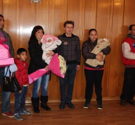 Да бъдат здрави и щастливи деца, достойни граждани на Република България, пожела заместник-кметът Павлов на първото и последното бебе на община Панагюрище
