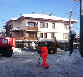 Извозват снега в Панагюрище