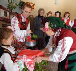 В с. Попинци отбелязаха Празника на родилната помощ и Бабинден