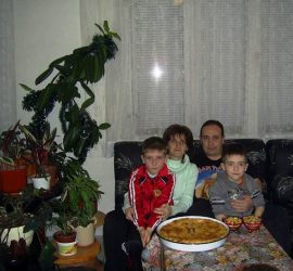 Директорът на Общинска библиотека ”Стоян Дринов” Стефан Рапонджиев стана горд баща на трети син – Божидар