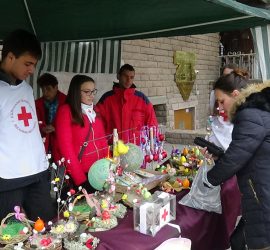 Доброволци организираха Великденски базар