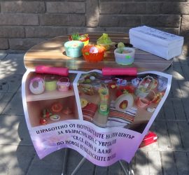 Великденски базар организираха потребителите на ДЦВХУ”Св. св. Козма и Дамян”