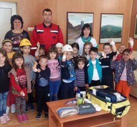Обучение на деца от „Пролет“ проведоха експерти на ‚Асарел-Медет“АД във връзка със Световния ден за безопасност и здраве при работа