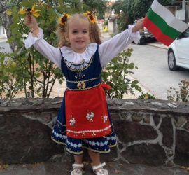 201 знамена и около 700 лева бяха събрани в дарителската кампания „Със знаме всичко е възможно”
