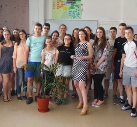Топ журналистката Миролюба Бенатова се срещна с ученици от СУ”Нешо Бончев”