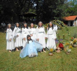 Легендата за лековитите извори на село Баня оживява на Еньовден