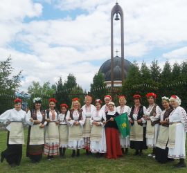Вокална група „Китка“ и Мъжки хор „Панагюрци“ с участие в юбилейния Десети национален  фестивал „Да запеем песните на Средногорието“