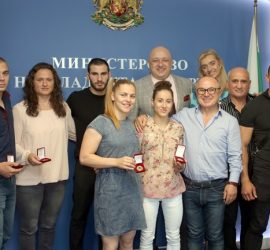 Министър Кралев връчи почетни медали на призьорите от Европейското първенство по самбо