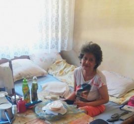 Майка и дъщеря, напълно неподвижни, са на ръба на оцеляването. Да им помогнем, апелира доброволката Дима Попова