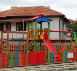 Нова детска площадка в квартал „Драгулин“ в Панагюрище