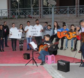 Младежи от Панагюрище казаха „не“ на насилието с музика