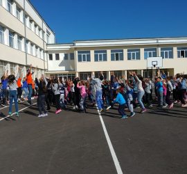 Априлци с флашмоб срещу агресията в училище