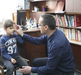 Безплатни очни прегледи за над 200 първокласници от общините Панагюрище и Стрелча организира Лайънс клуб