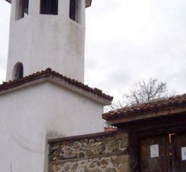Църквата в с.Баня ще чества храмов празник на Никулден. В резултат на дарителска кампания църквата има нова завеса за царските двери и икона на Св. Николай