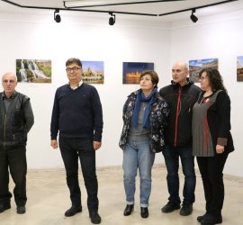 Панагюрски фотографи подредиха изложба в Казанлък