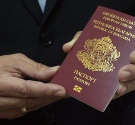 11 държави ще пускат българи с изтекли лични документи
