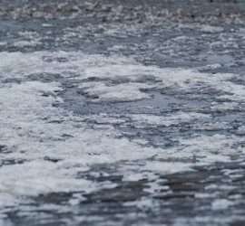Предупреждават за поледици в по-голямата част от страната през нощта и в събота