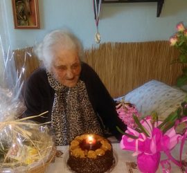 Доайенът на библиотечното дело в Панагюрище Тинка Юрукова празнува 97-годишния си рожден ден