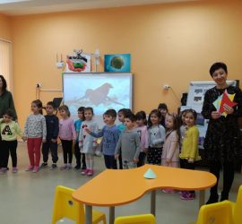Децата от ДГ“Райна Княгиня “ с „Грижа за зимуващите птици“