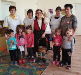 Баба Марта върза мартеници на малки и големи в с.Оборище