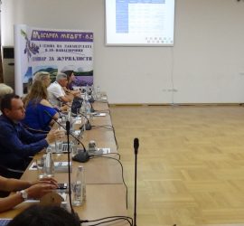 Община Панагюрище се нарежда на девето място в страната по високи заплати. Основната част от жителите на общината работят в преработващата промишленост