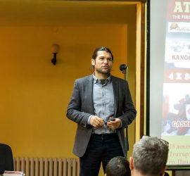 Алпинистът Атанас Скатов представи експедициите си в Панагюрище