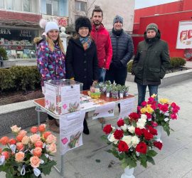 Ротаракт клуб – Панагюрище проведе кампания под надслов “С цвете в ръка срещу репродуктивните проблеми”