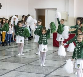 С концерт „Празнуваме с песен“ отбелязаха патронния си празник в ОУ“Двайсти април“