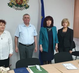 Д-р Галина Точкова и работещите в имунизационния кабинет на РЗИ Пазарджик са отличени с грамоти от министъра на здравеопазването