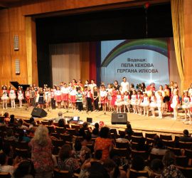 Без маски в часовете по музика, танцово и театрално изкуство в Центровете за подкрепа за личностно развитие