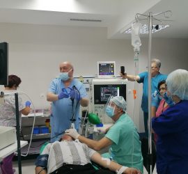 Гръдни хирурзи от „Уни Хоспитал“ чрез криодхезия помогнаха успешно на 46-годишен мъж, глътнал зъбната си коронка