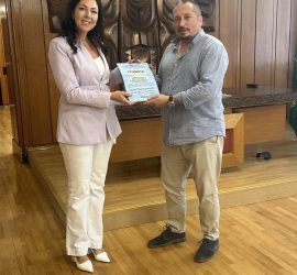 Кметът Желязко Гагов връчи грамоти на ръководители на отличени фолклорни състави от общината
