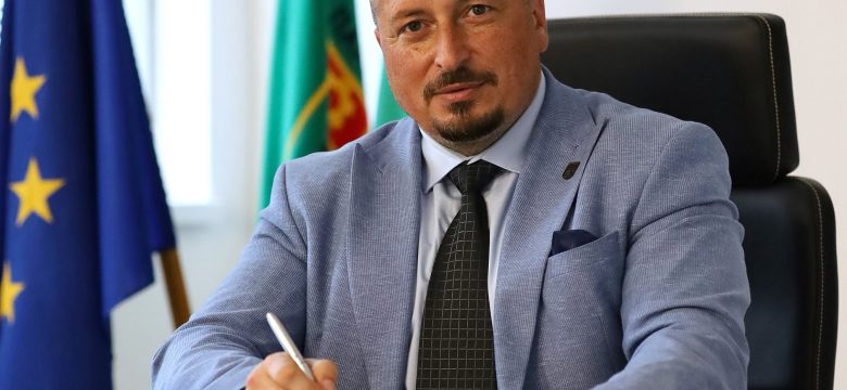 След неприетия бюджет за 2026 година кметът Желязко Гагов призова: „Нека проявим отговорност и превърнем дебата в работа“ и поиска конкретни предложения от общинските съветници