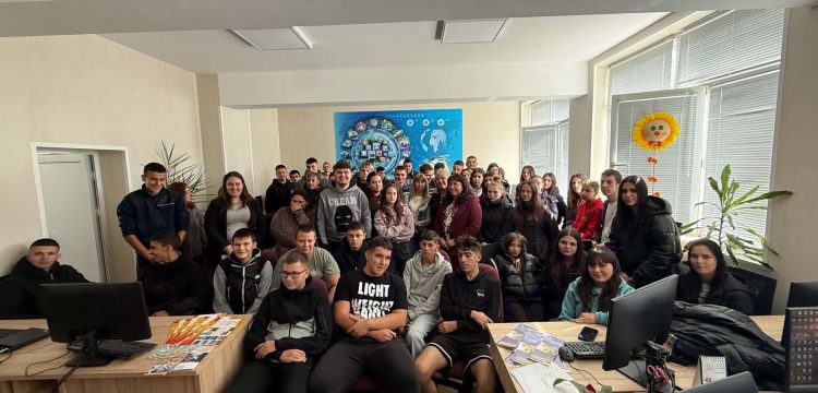 В ПГИТМТ „Проф. Лъчезар Цоцорков“ отбелязаха Еразъм дните с презентации, изложба и интерактивни дейности