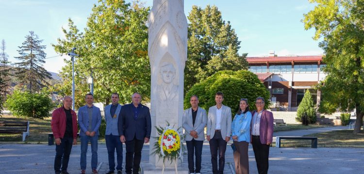 Дистрикт-гуверньорът на Ротари България Александър Петров гостува на панагюрските ротарианци